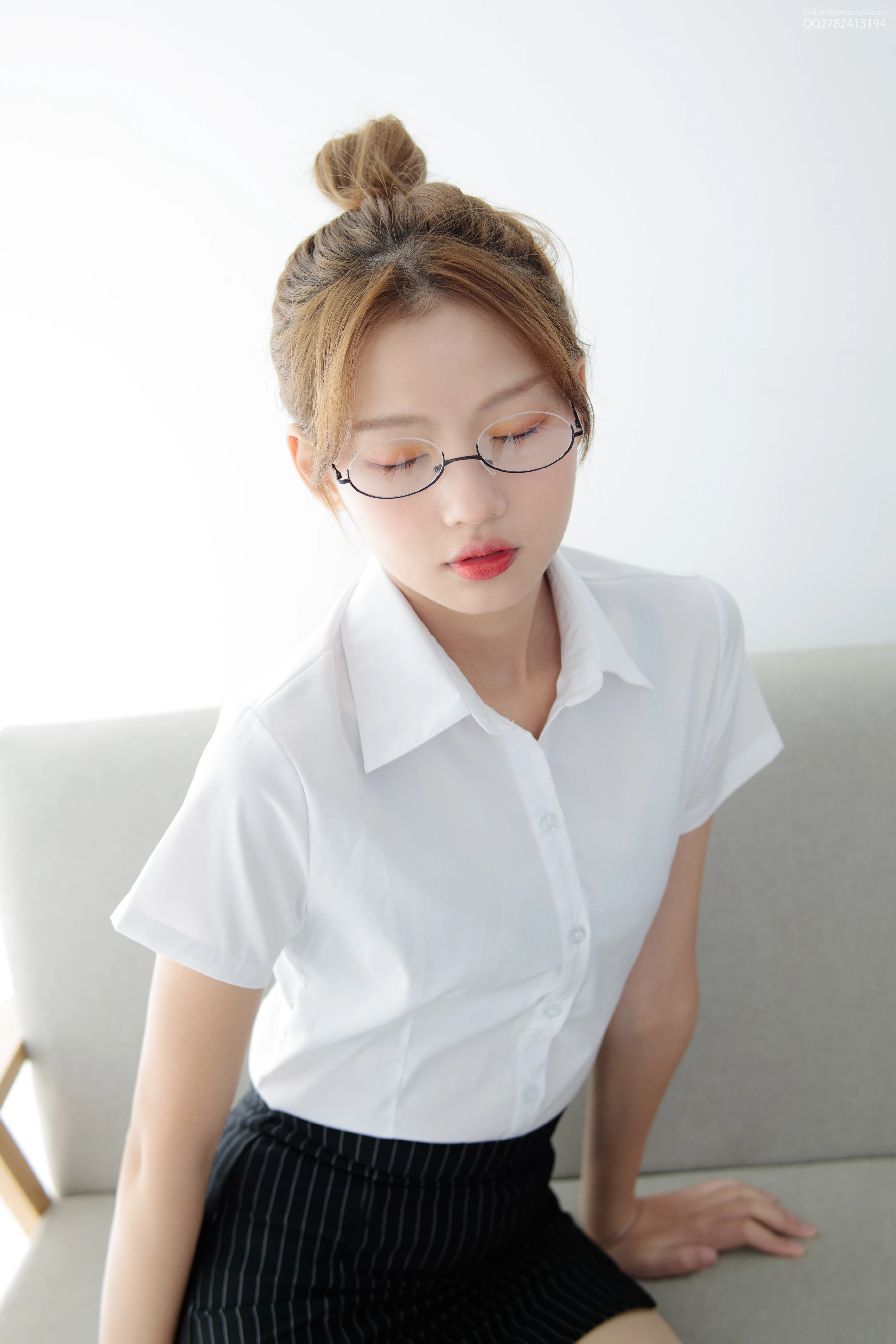 森萝财团 JKFUN-037《OL一定要搭配眼镜》50D肉丝 [63P 1V] 2