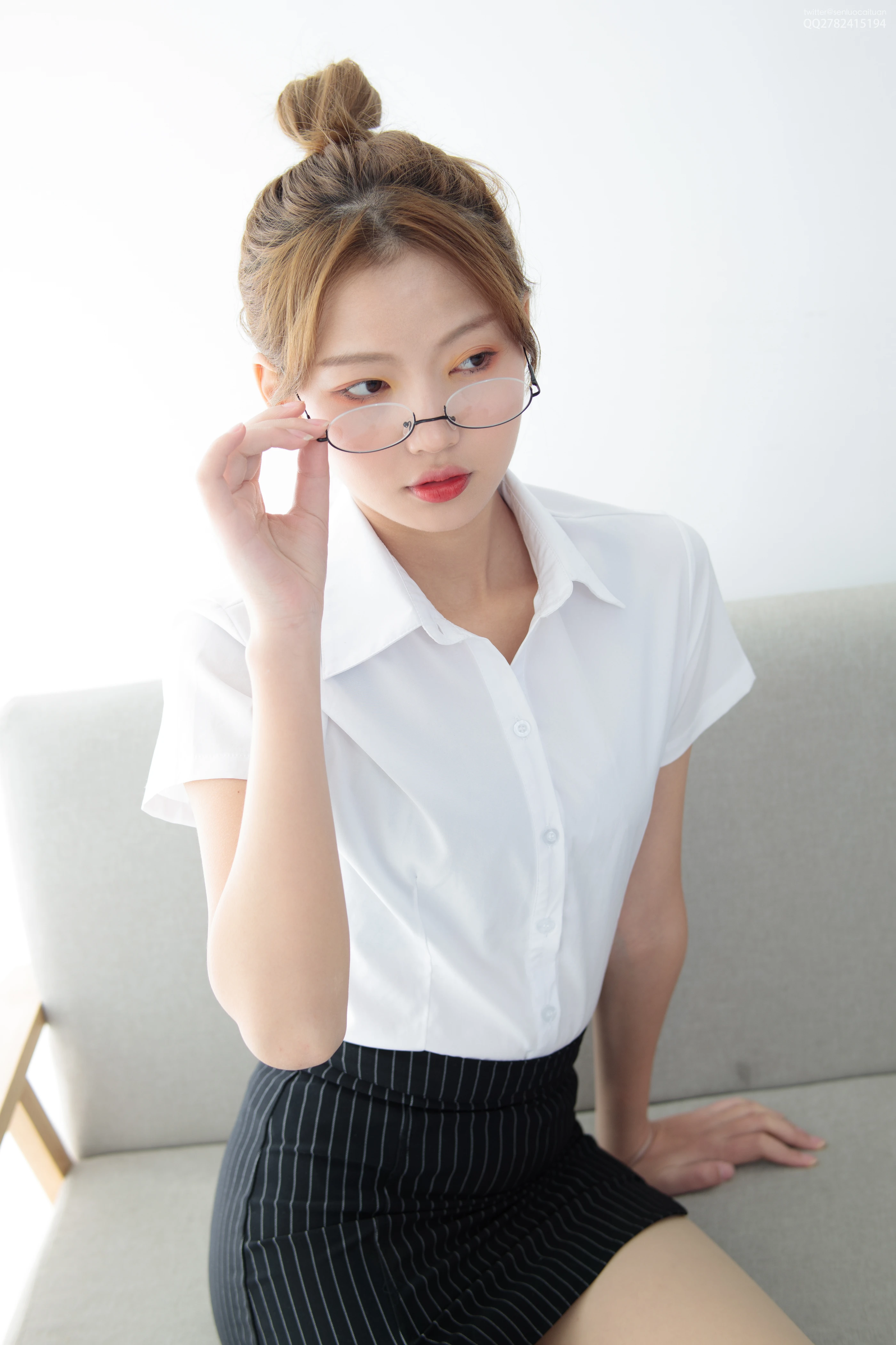 森萝财团 JKFUN-037《OL一定要搭配眼镜》50D肉丝 [63P 1V] 3